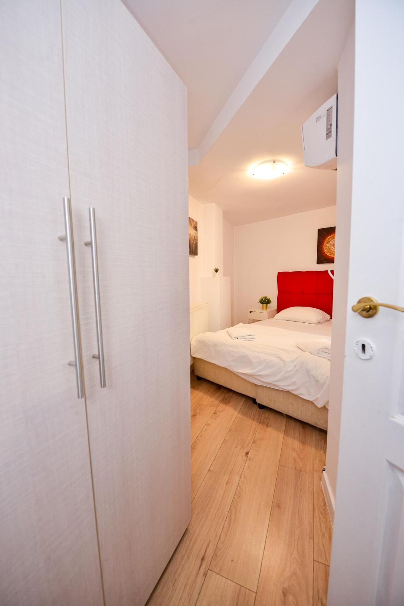 Ideal Accommodation Old Centre Bucarest Esterno foto